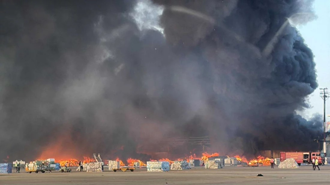 শাহজালাল বিমানবন্দরের কার্গো ভিলেজে আগুন নিয়ন্ত্রণে কাজ করছে ৩১ ইউনিট